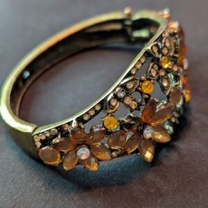 Vintage. Brass and Yellow Crystal Floral Bracelet. Clasp Sticks.